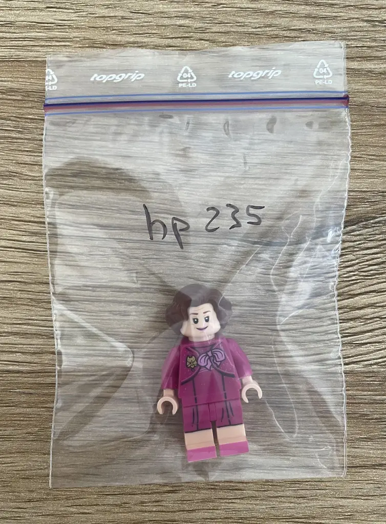 Professeur Dolores Umbridge (hp235) - 2.webp